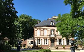 Chateau De Montabert